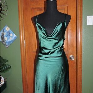 Elegant emerald Green Motel Satin Dress